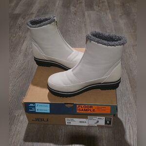 JBU Women's White and Gray Winter Boots